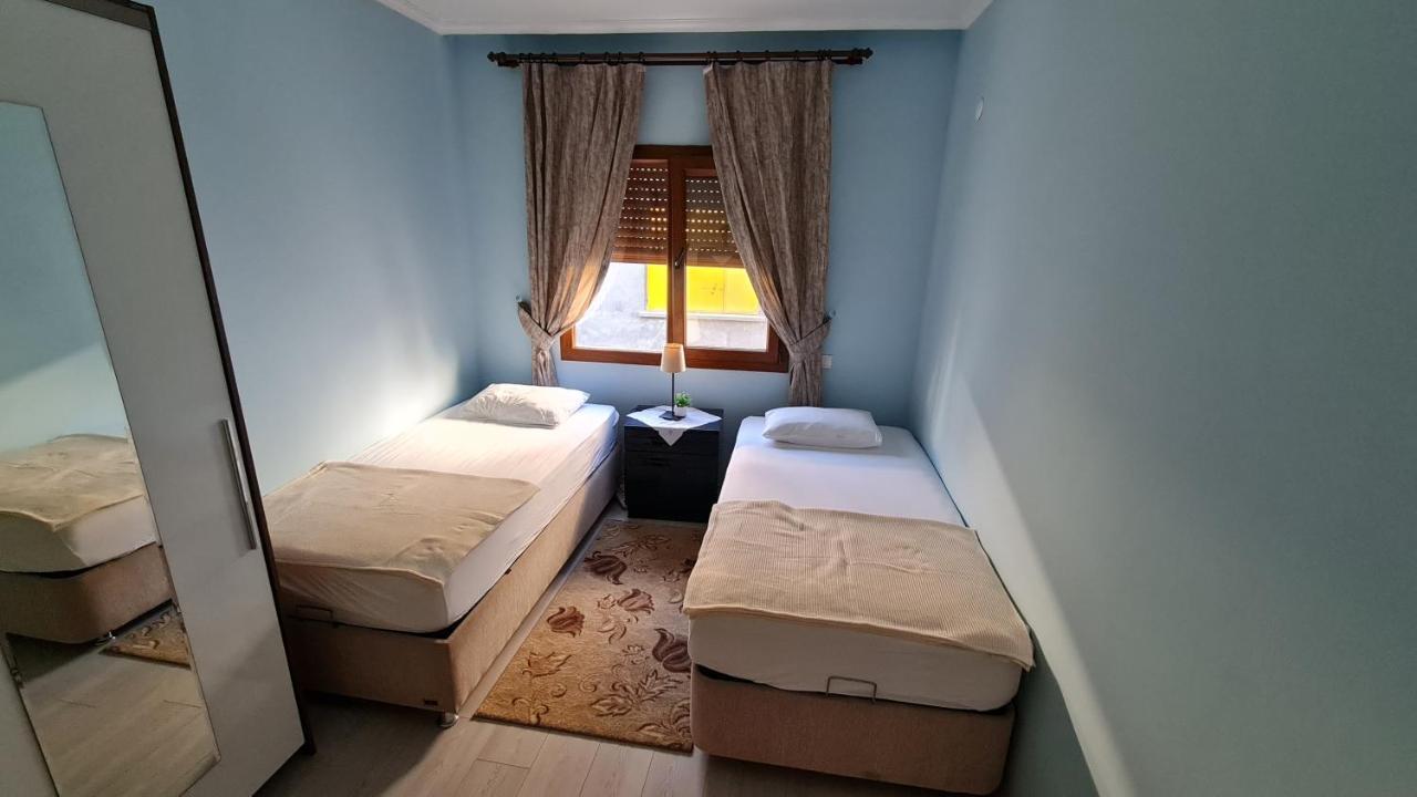 Reina, Kusadası