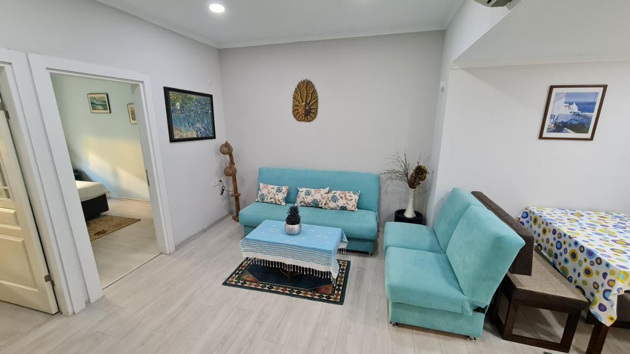 Reina, Apartment